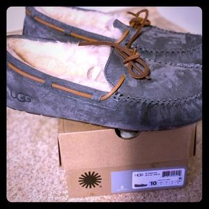 Ugg slippers size 10 women’s .brand new !